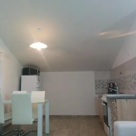 Family Friendly With A Swimming Pool - 15306 شقة *