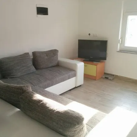 Family Friendly With A Swimming Pool - 15306 شقة