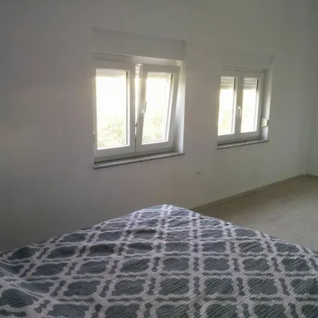 شقة Family Friendly With A Swimming Pool - 15306