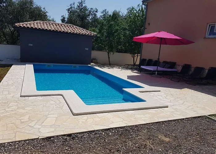 아파트 Family Friendly With A Swimming Pool - 15306 *